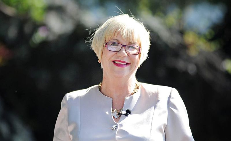 Annie Lloyd-Lewis Celebrant