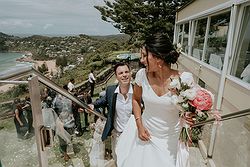 realweddings_eislers_nsw_jonahs restaurant_boutique_hotel_staircase