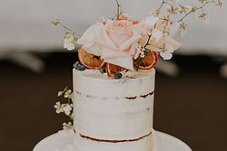 realweddings_eislers_nsw_jonahs restaurant_boutique_hotel_cake