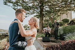 realweddings_matt&emily_nsw_jonahs restaurant_boutique_hotel_kiss