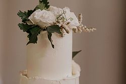 realweddings_matt&emily_nsw_jonahs restaurant_boutique_hotel_cake